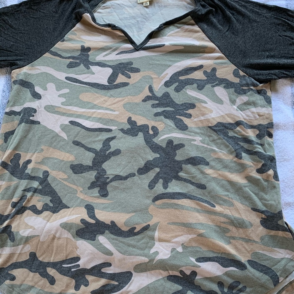 Camo Baseball tee shirt 1/4 length sleeves.